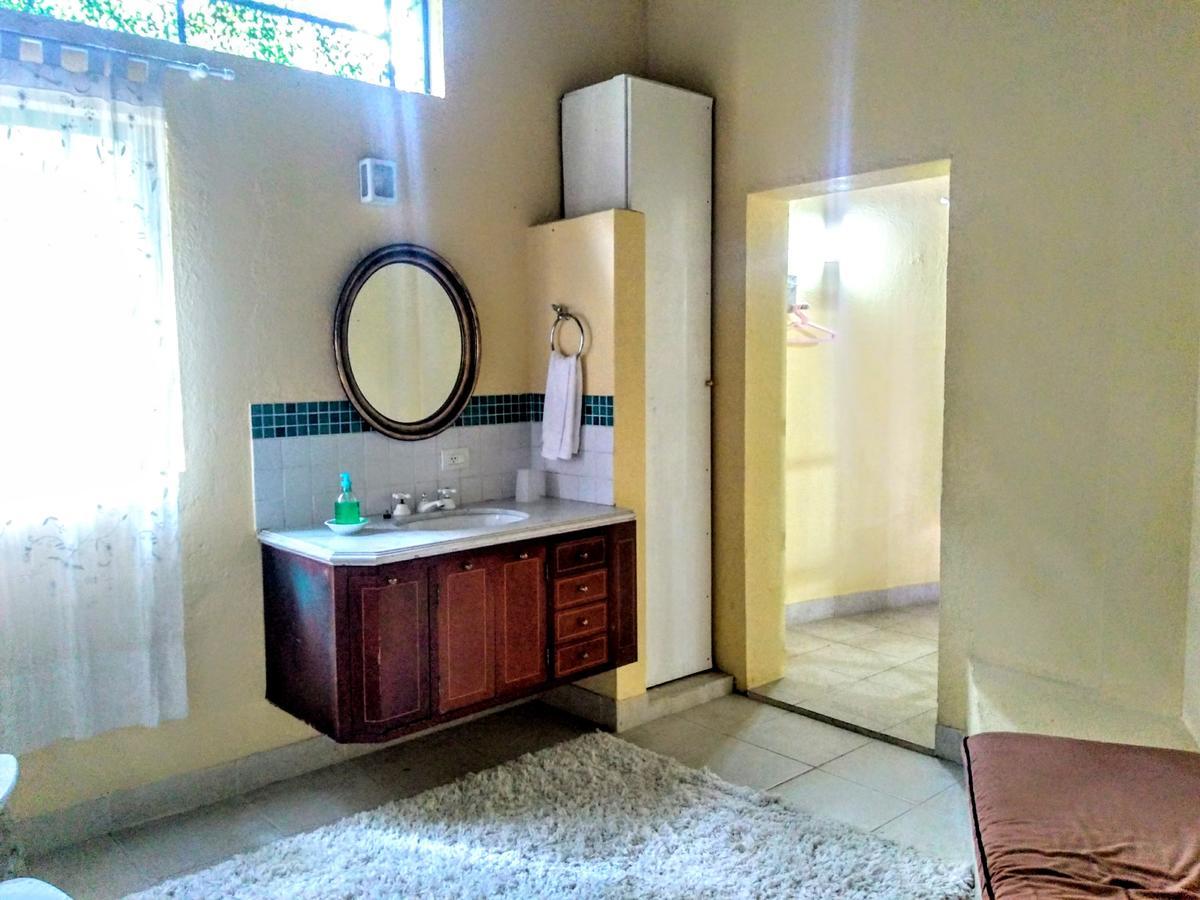 Villa Serena Bed & Breakfast Эмбу Экстерьер фото